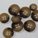 BG131898 Polyester Shirt Button 4 hole - 14L (9mm), Natural